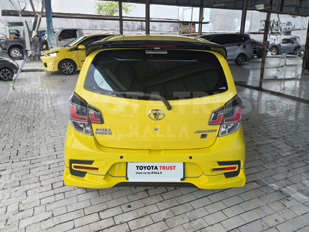 Foto Bagian Belakang Mobil