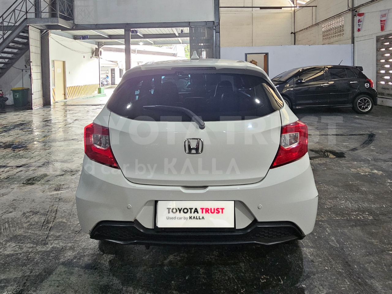 Foto Bagian Belakang Mobil