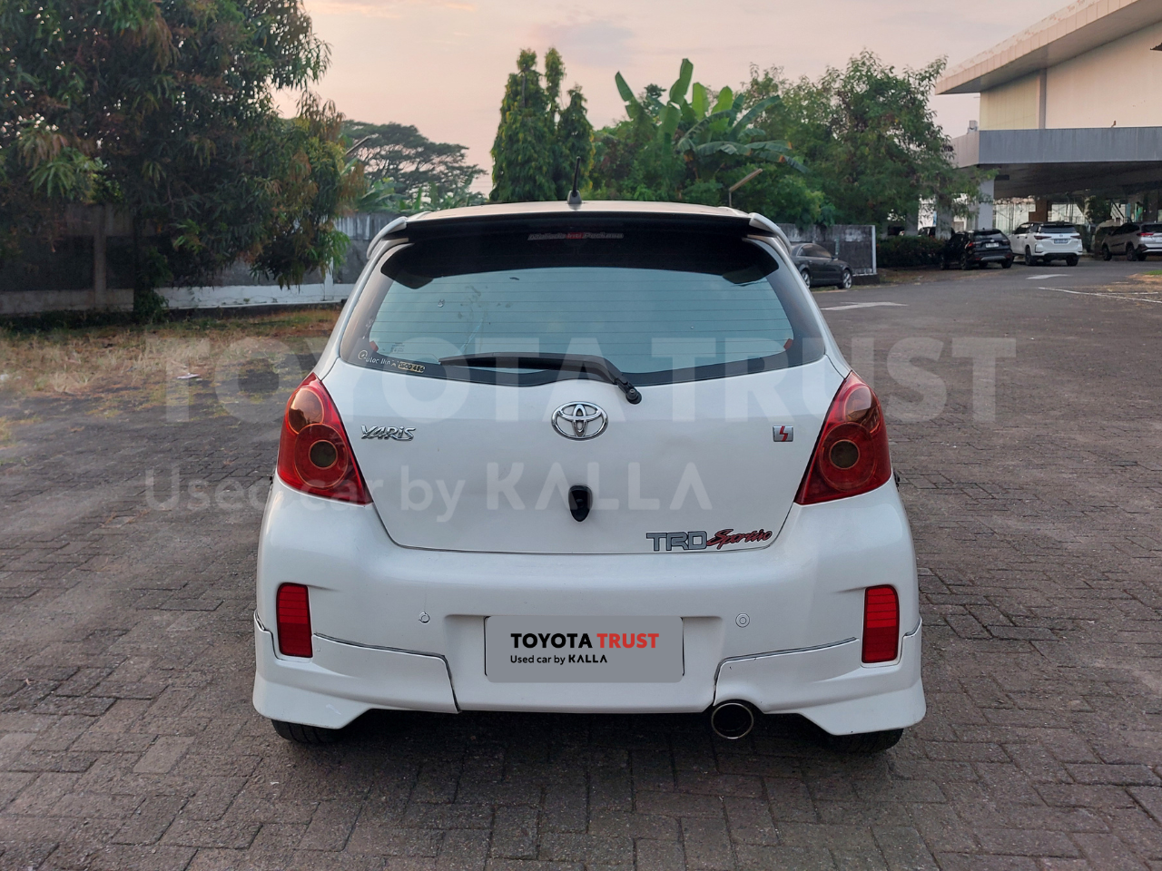 Foto Bagian Belakang Mobil