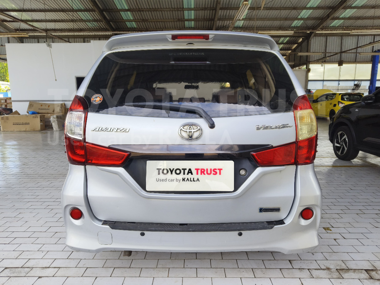 Foto Bagian Belakang Mobil