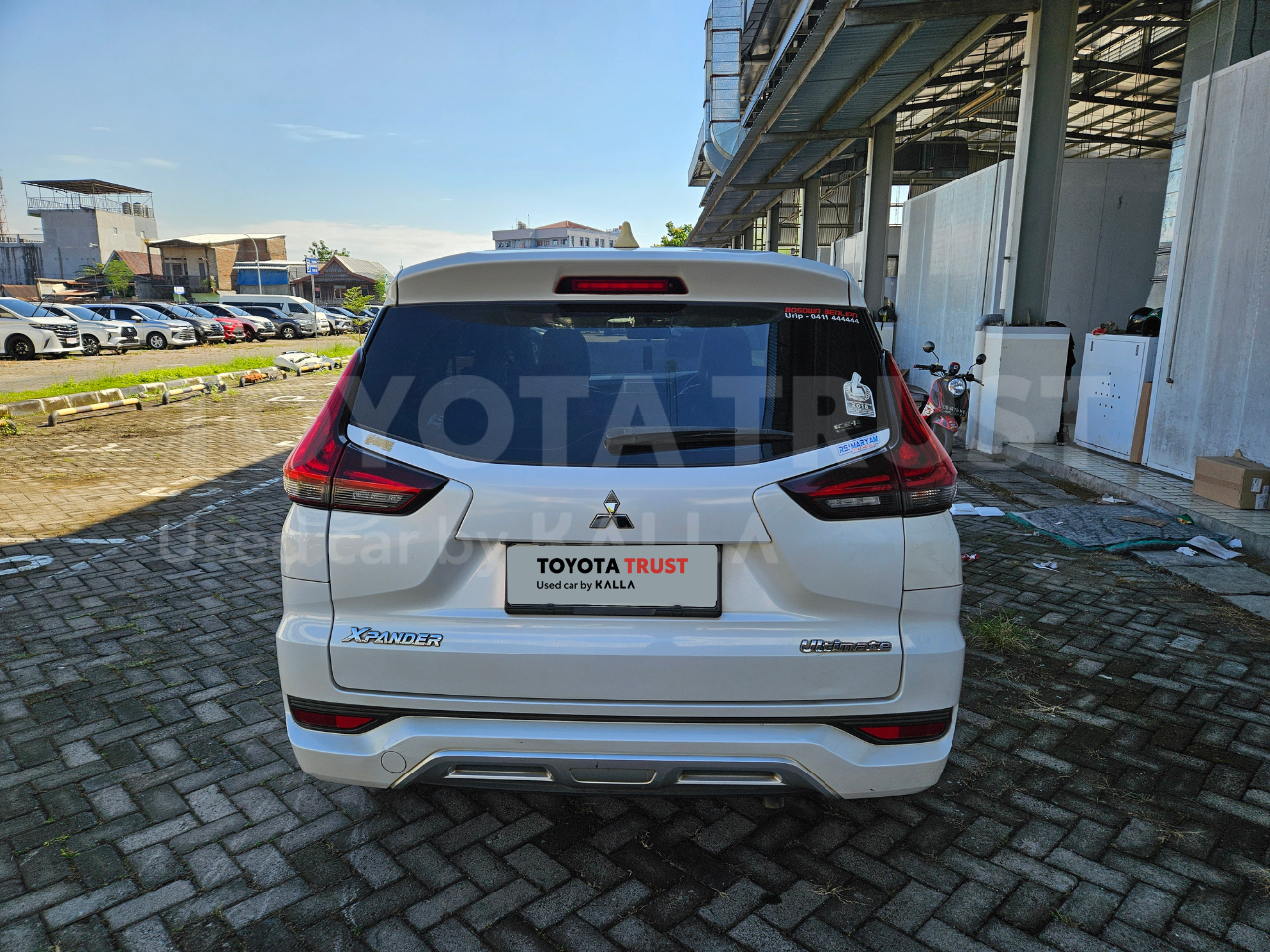 Foto Bagian Belakang Mobil