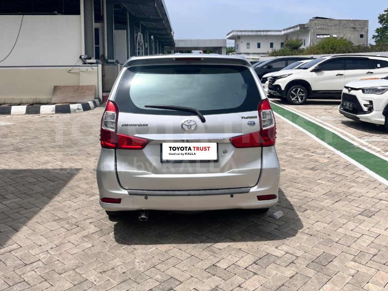 Foto Bagian Belakang Mobil