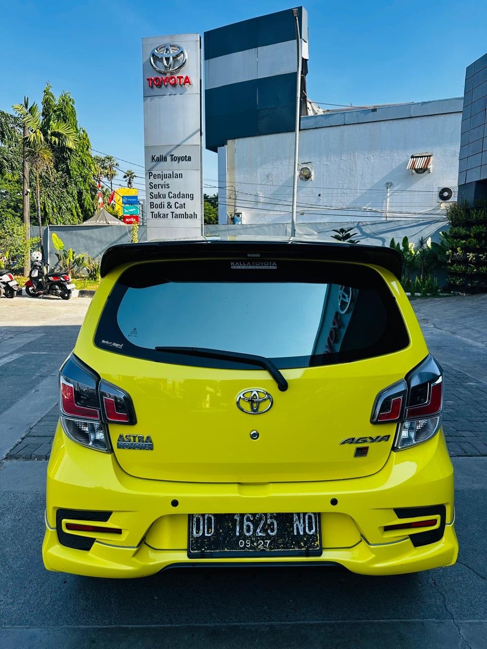 Foto Bagian Belakang Mobil