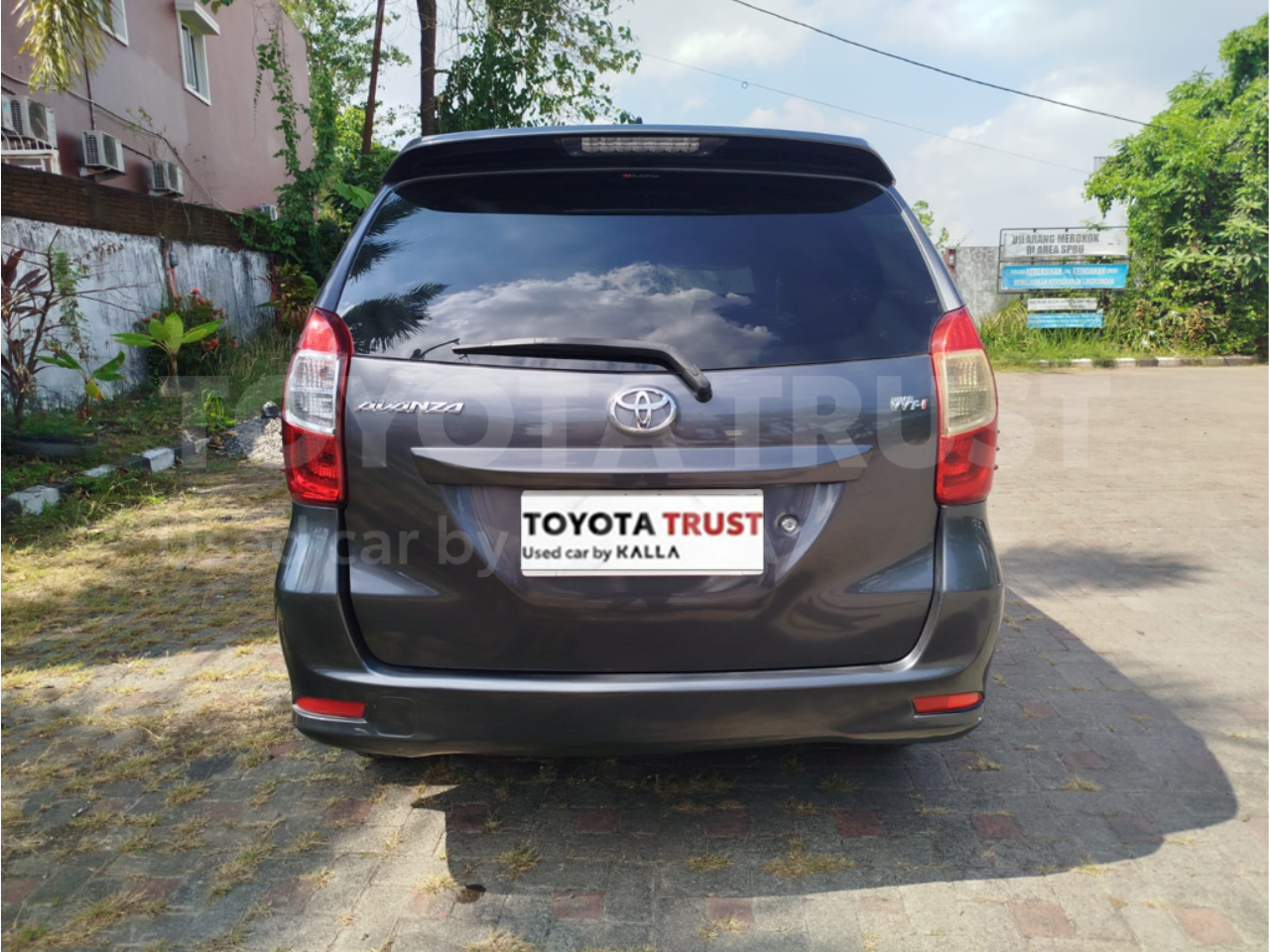 Foto Bagian Belakang Mobil