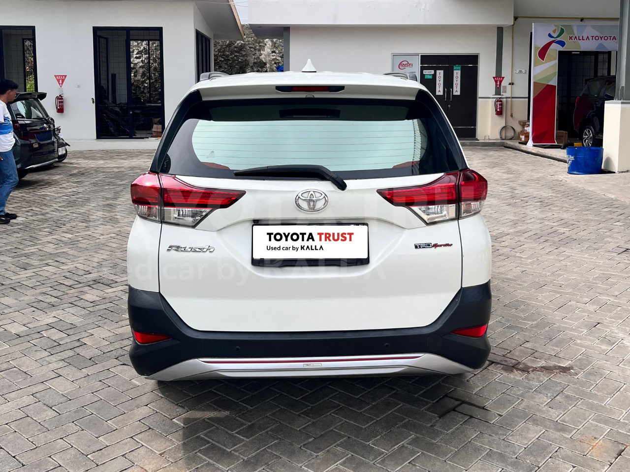 Foto Bagian Belakang Mobil