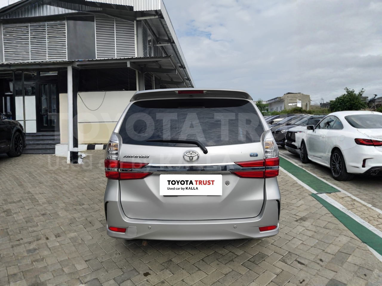 Foto Bagian Belakang Mobil