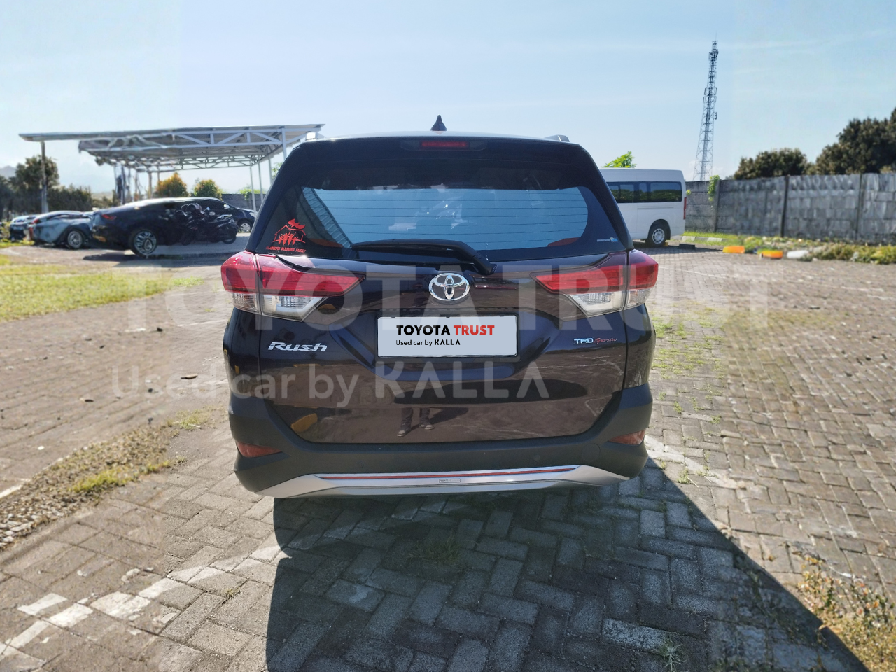 Foto Bagian Belakang Mobil