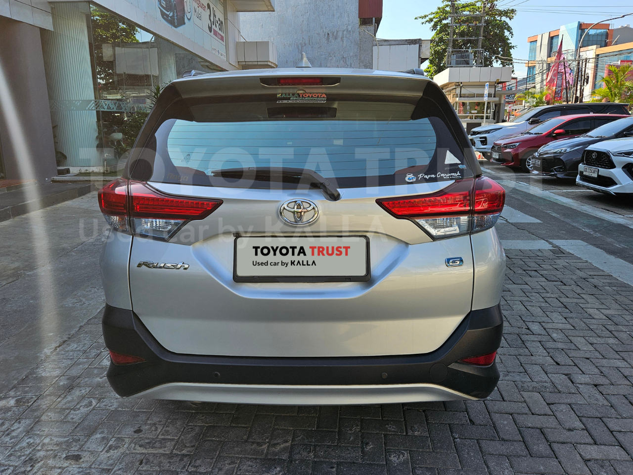Foto Bagian Belakang Mobil