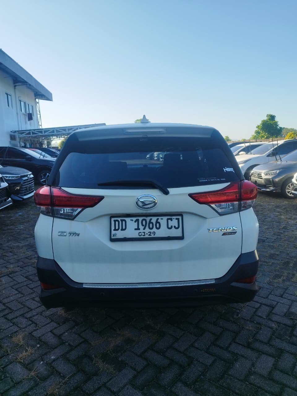 Foto Bagian Belakang Mobil