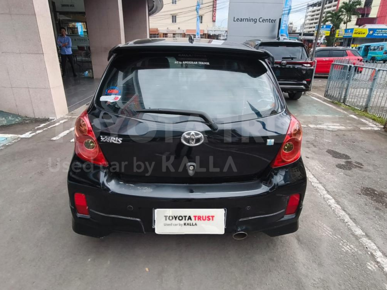 Foto Bagian Belakang Mobil