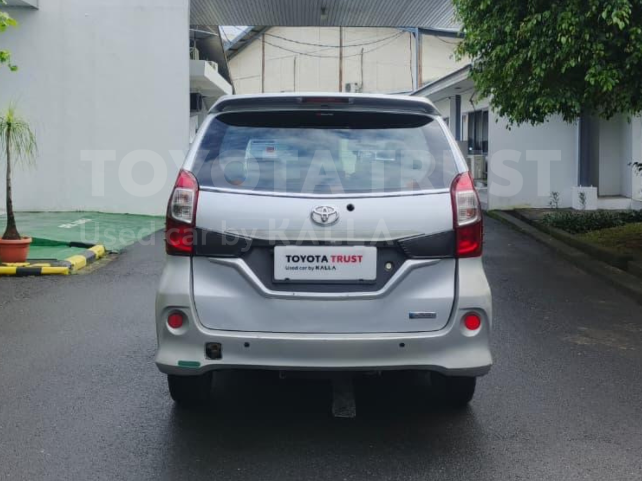 Foto Bagian Belakang Mobil