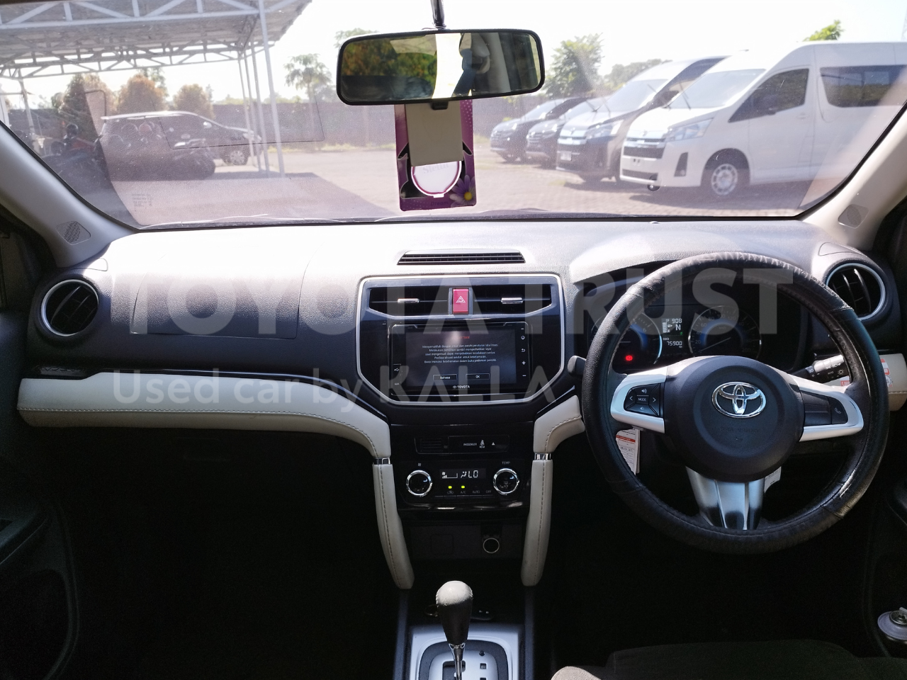 Foto Bagian Dashboard Mobil