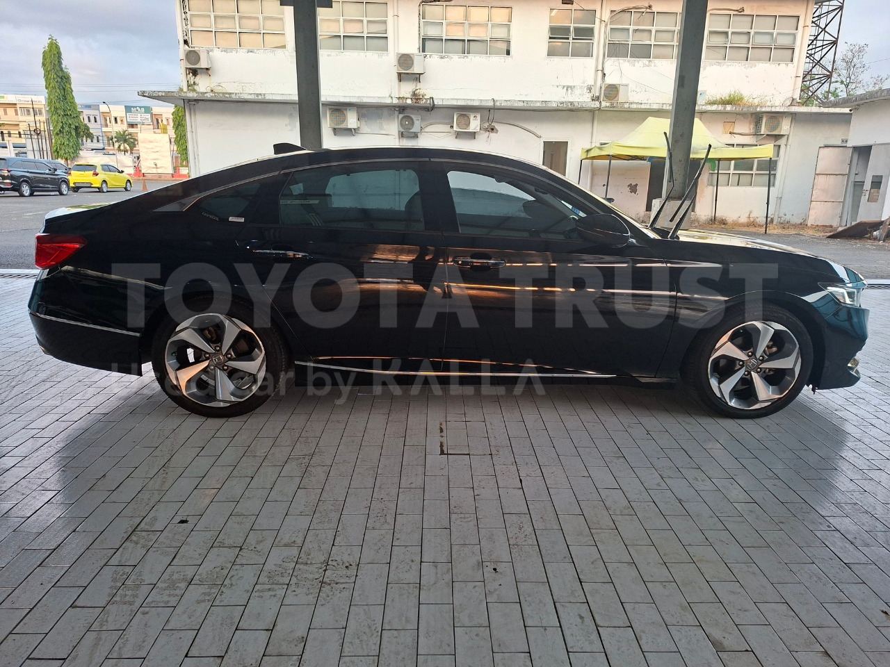 Foto Bagian Kanan Mobil