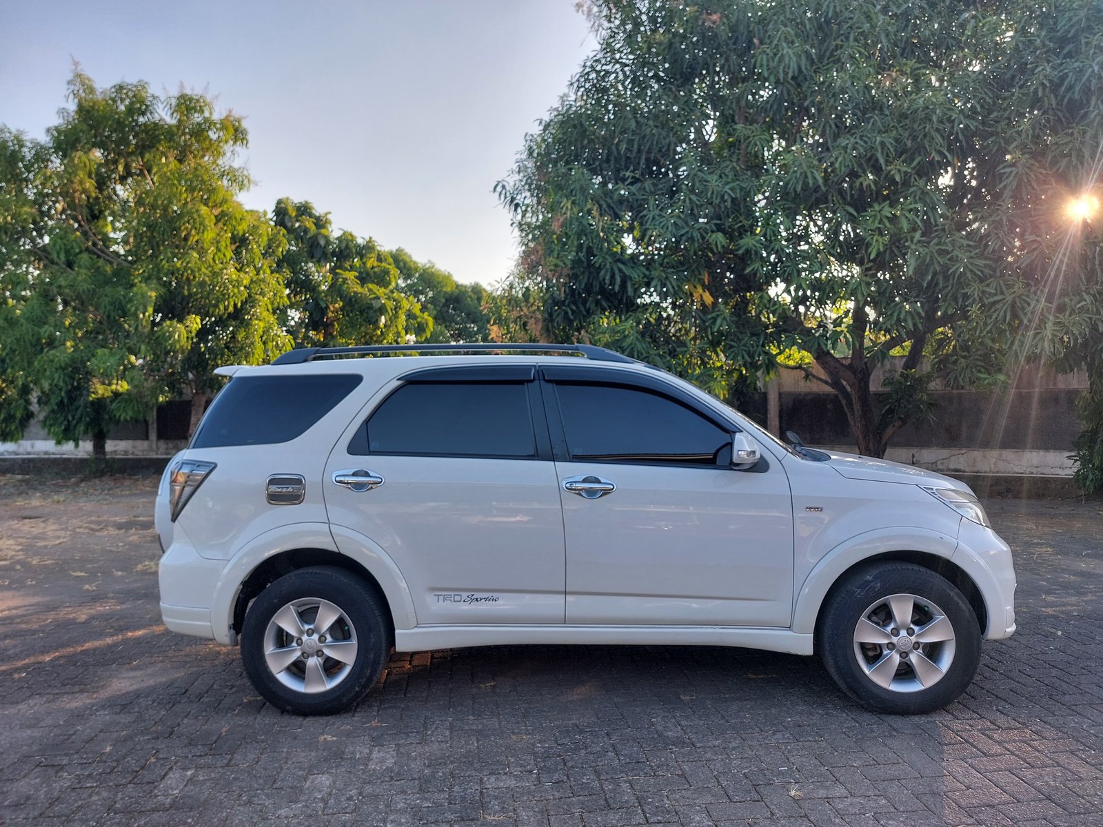 Foto Bagian Kanan Mobil