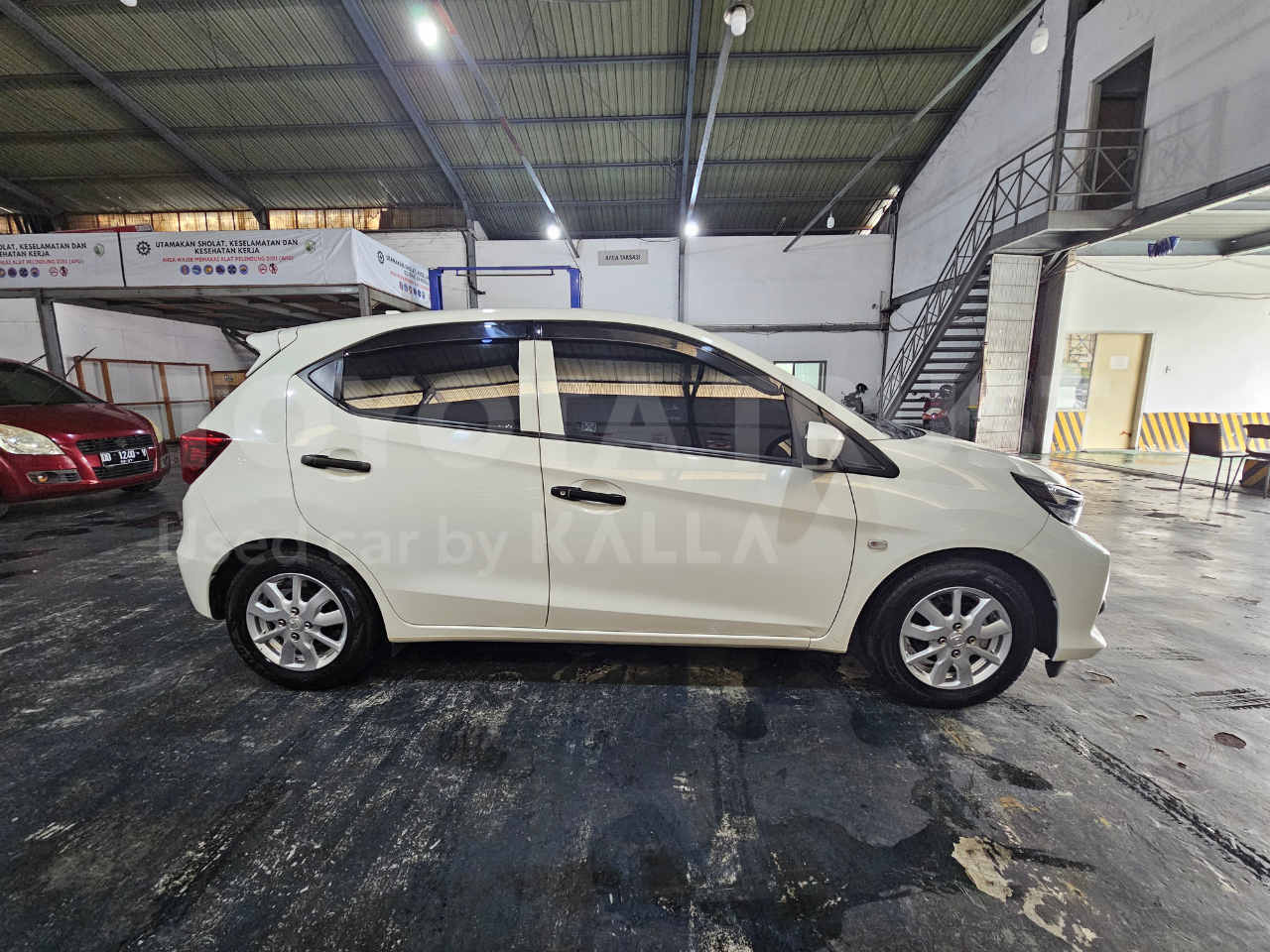 Foto Bagian Kanan Mobil