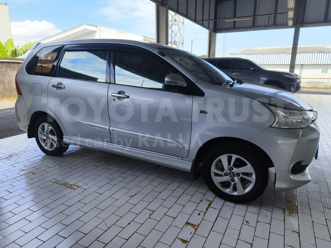 Foto Bagian Kanan Mobil