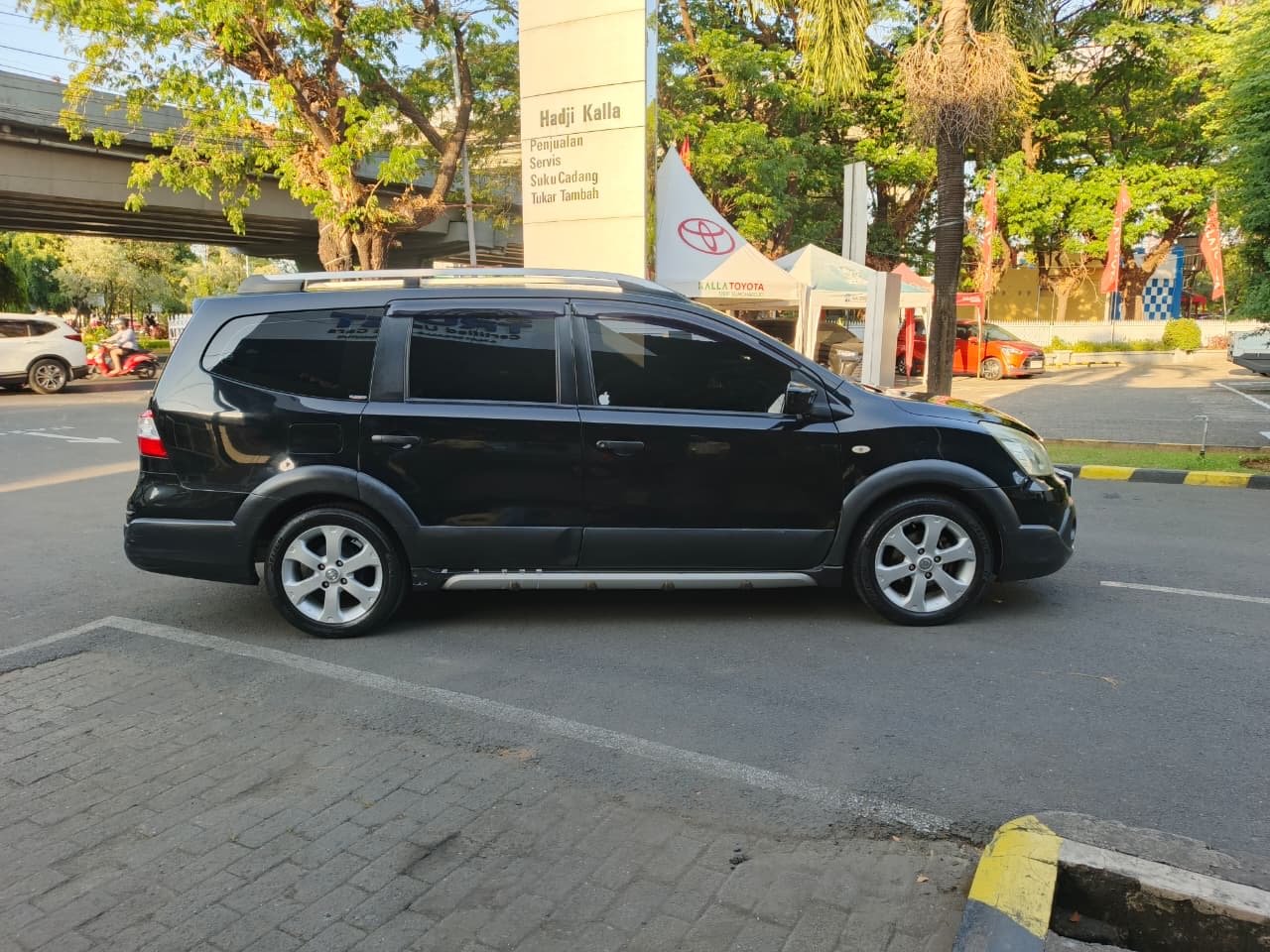 Foto Bagian Kanan Mobil