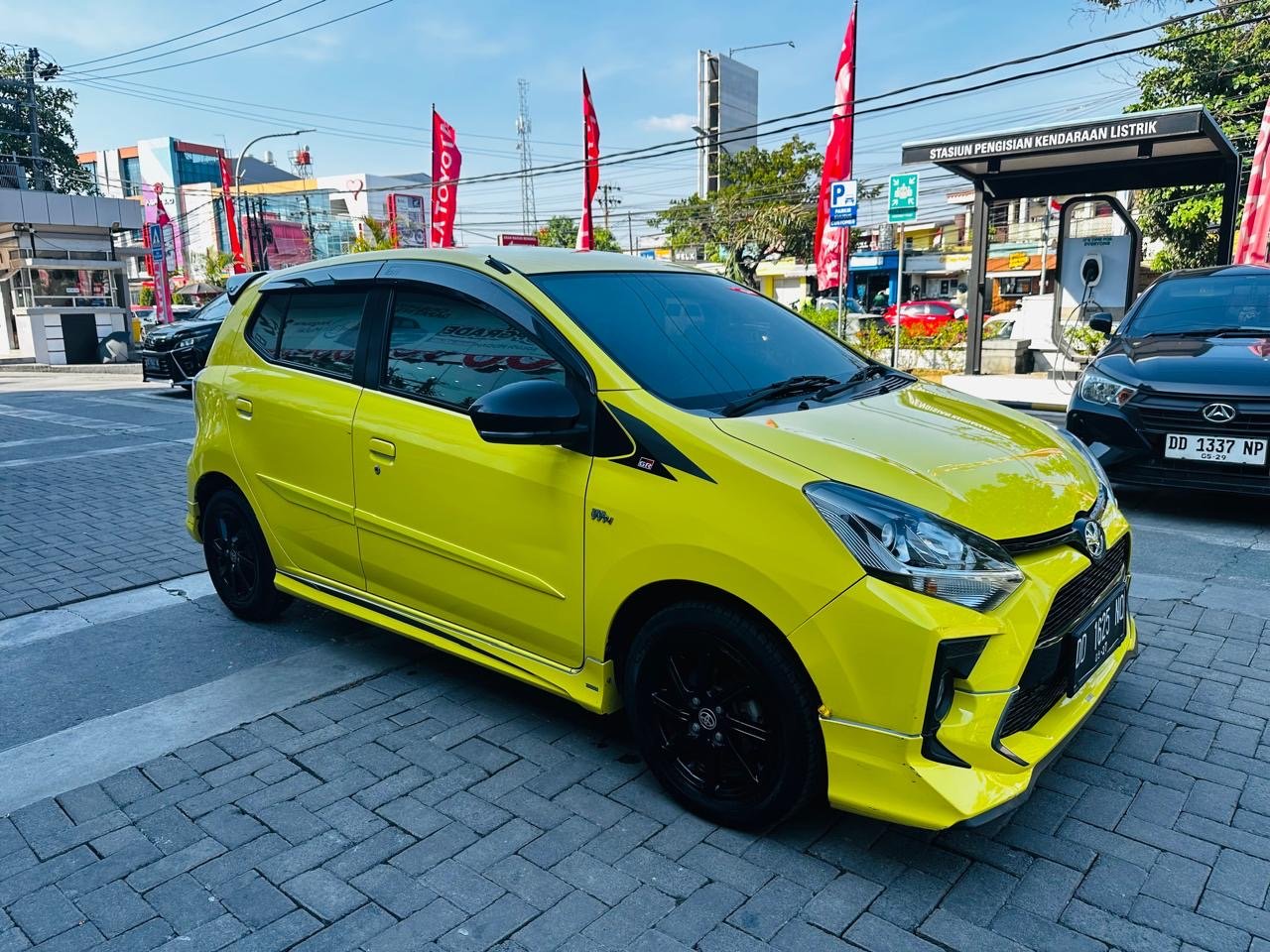 Foto Bagian Kanan Mobil