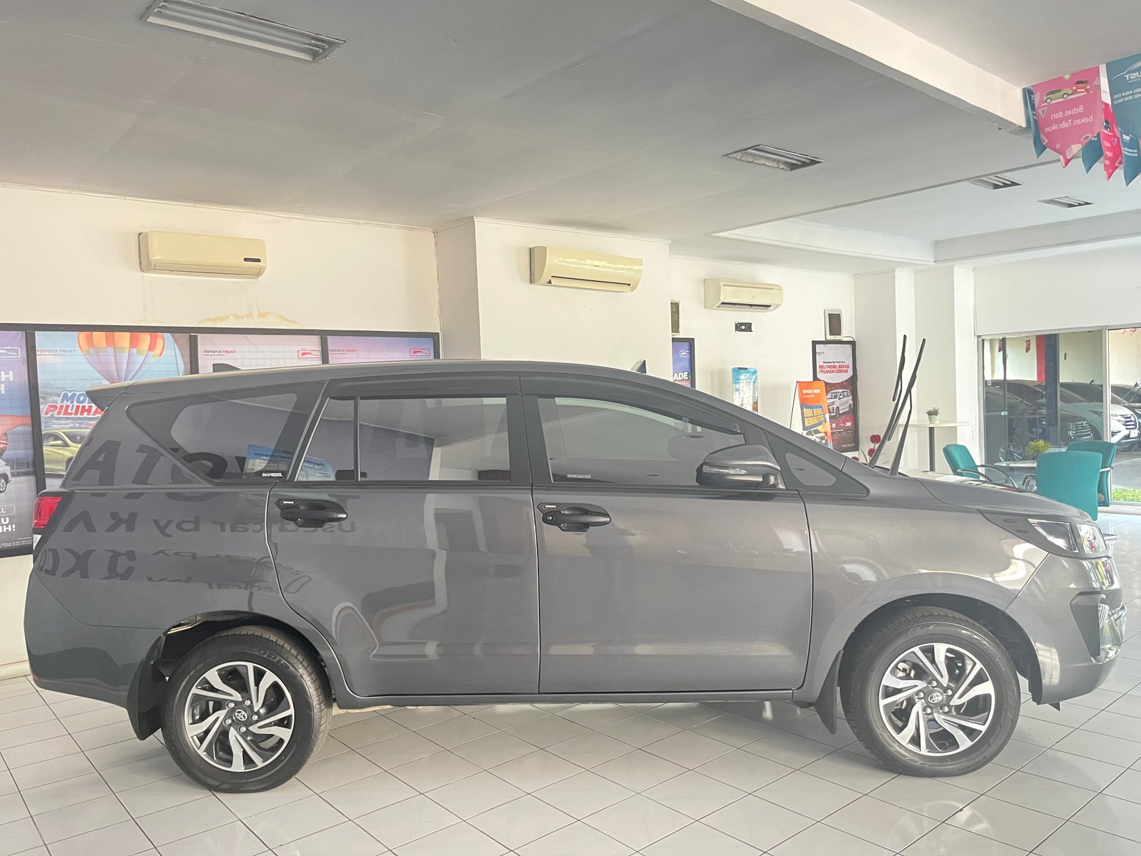 Foto Bagian Kanan Mobil