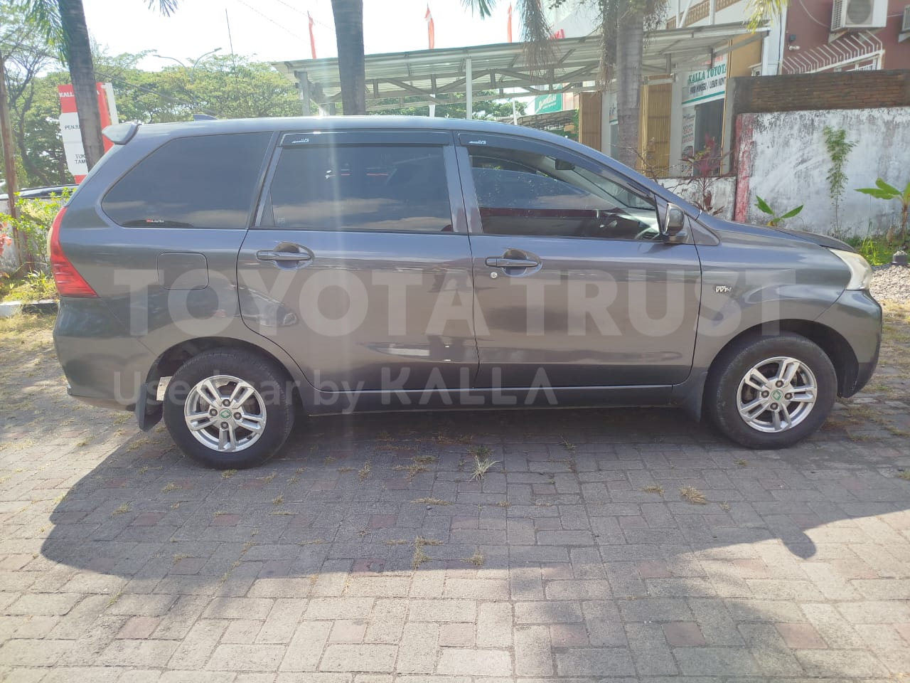 Foto Bagian Kanan Mobil