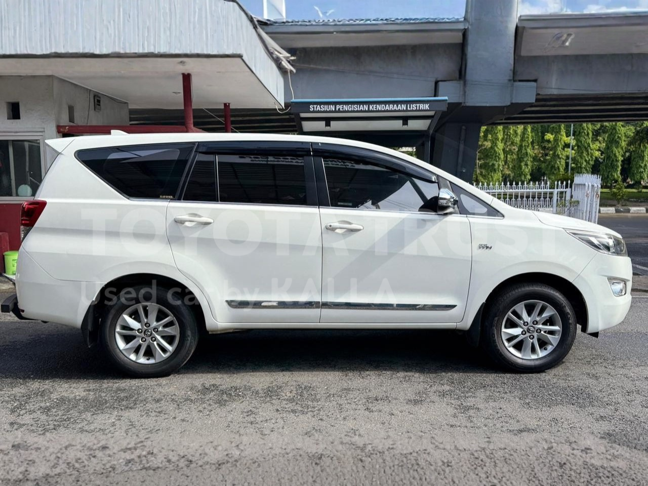 Foto Bagian Kanan Mobil