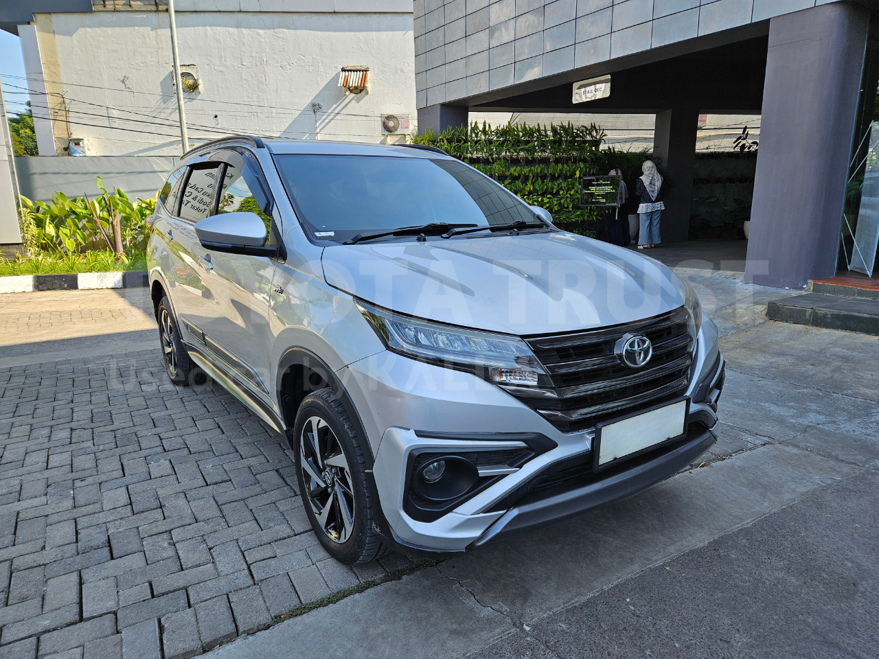 Foto Bagian Kanan Mobil