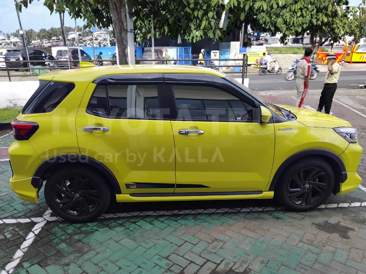 Foto Bagian Kanan Mobil