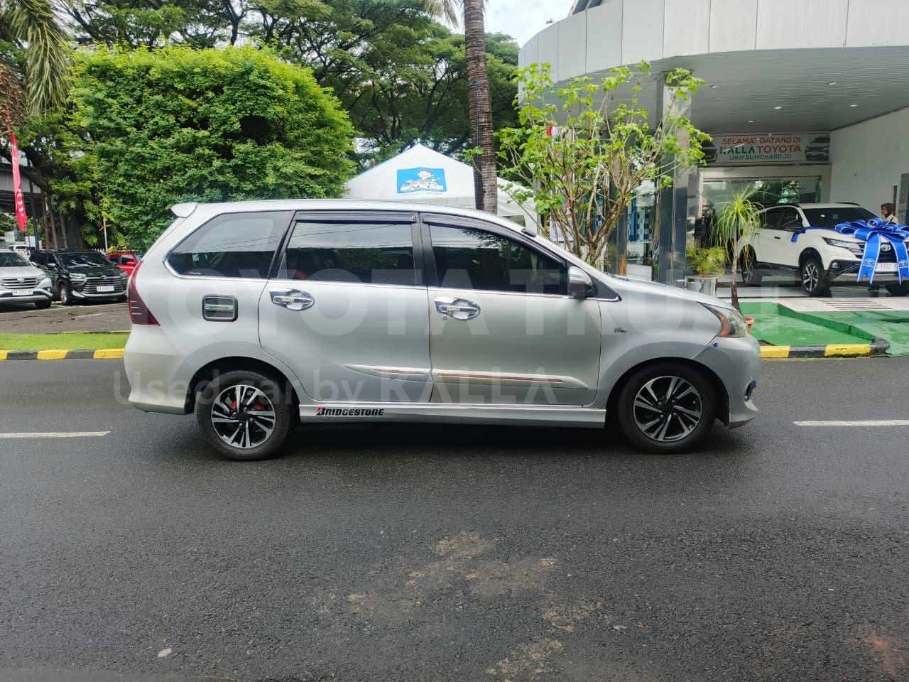Foto Bagian Kanan Mobil