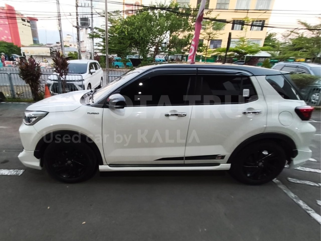 Foto Bagian Kiri Mobil