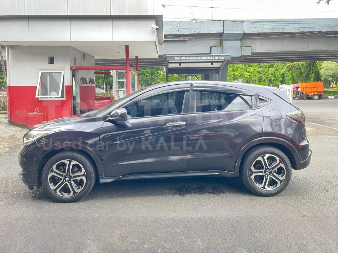 Foto Bagian Kiri Mobil