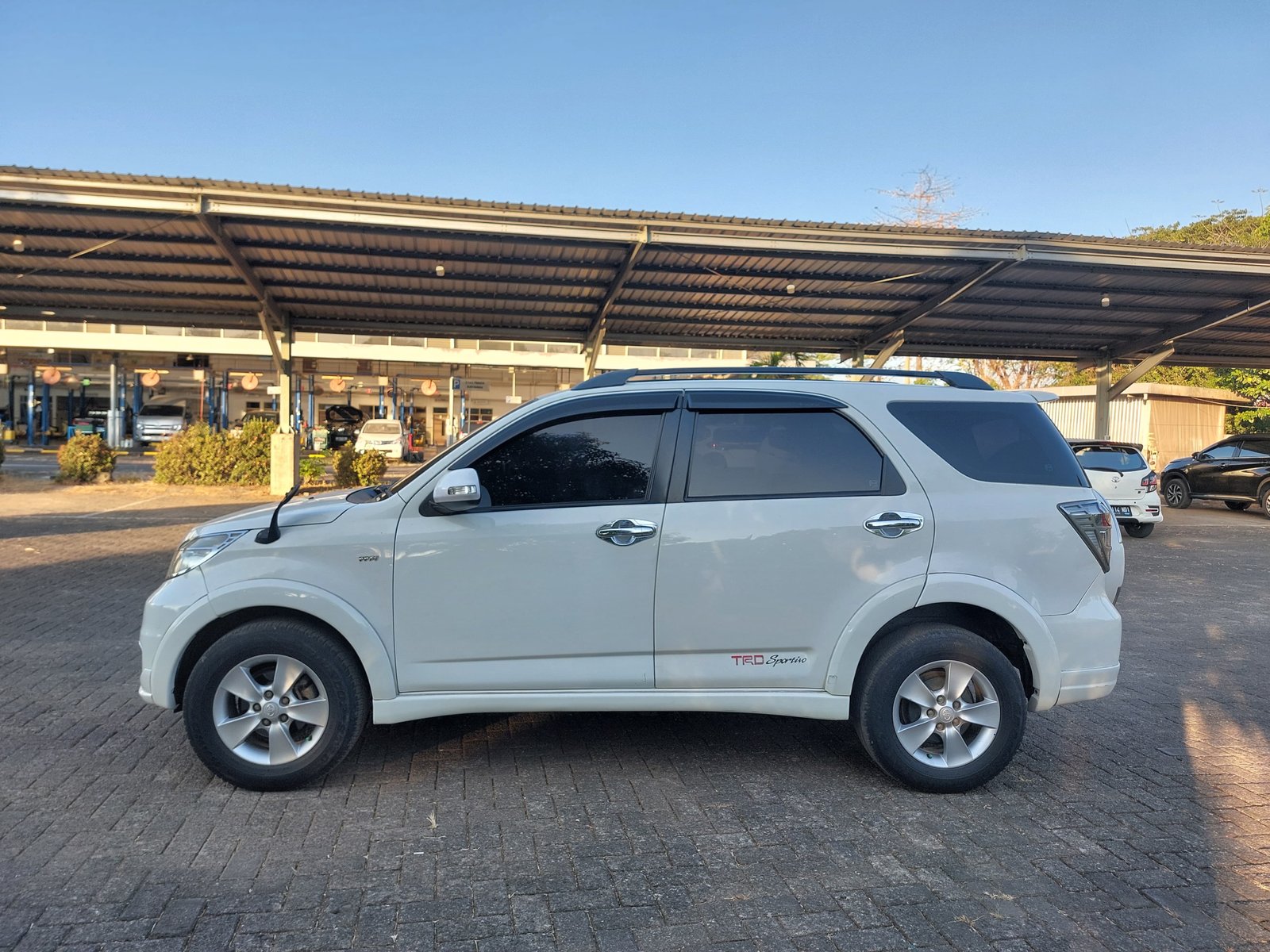 Foto Bagian Kiri Mobil
