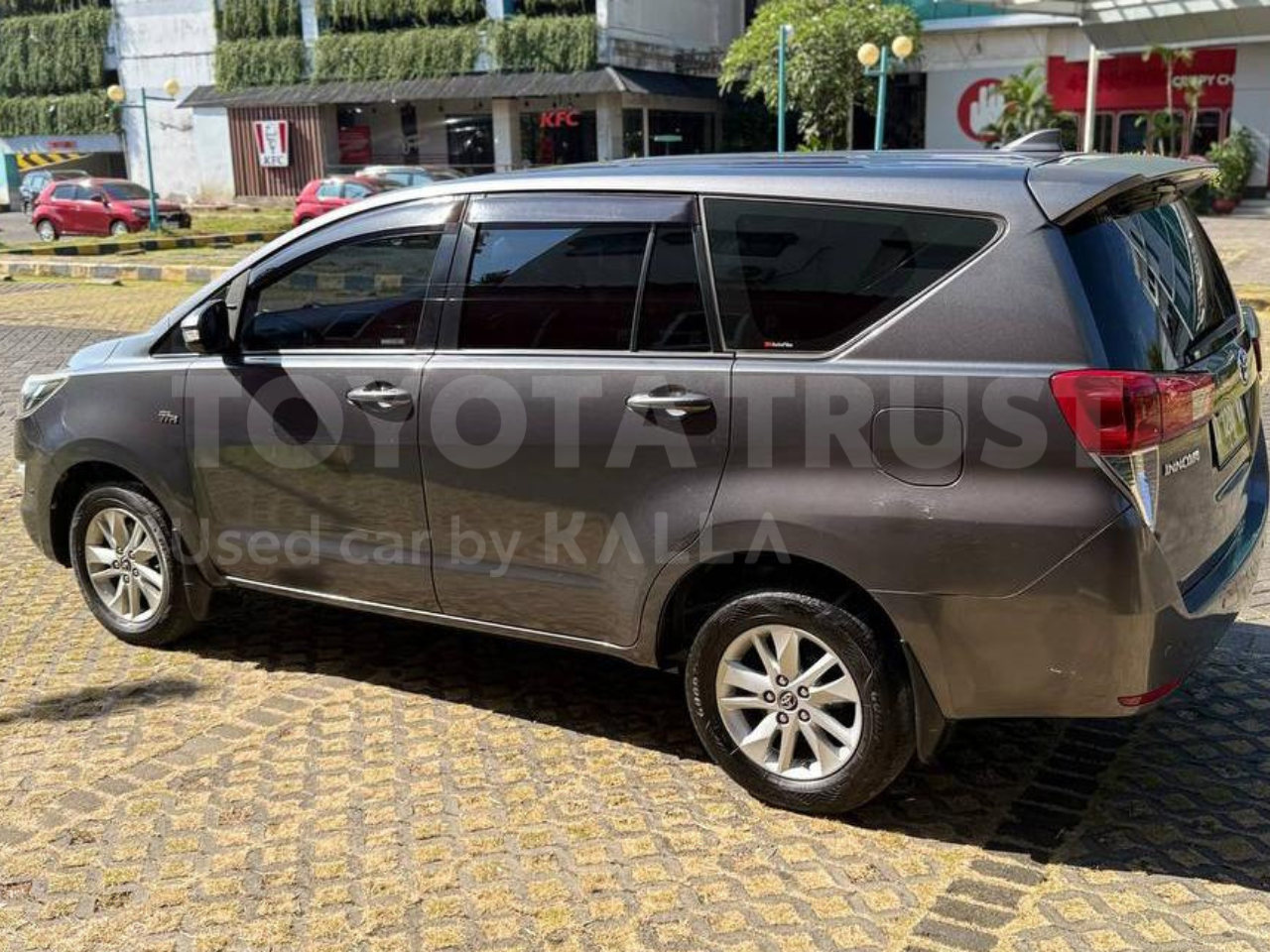 Foto Bagian Kiri Mobil