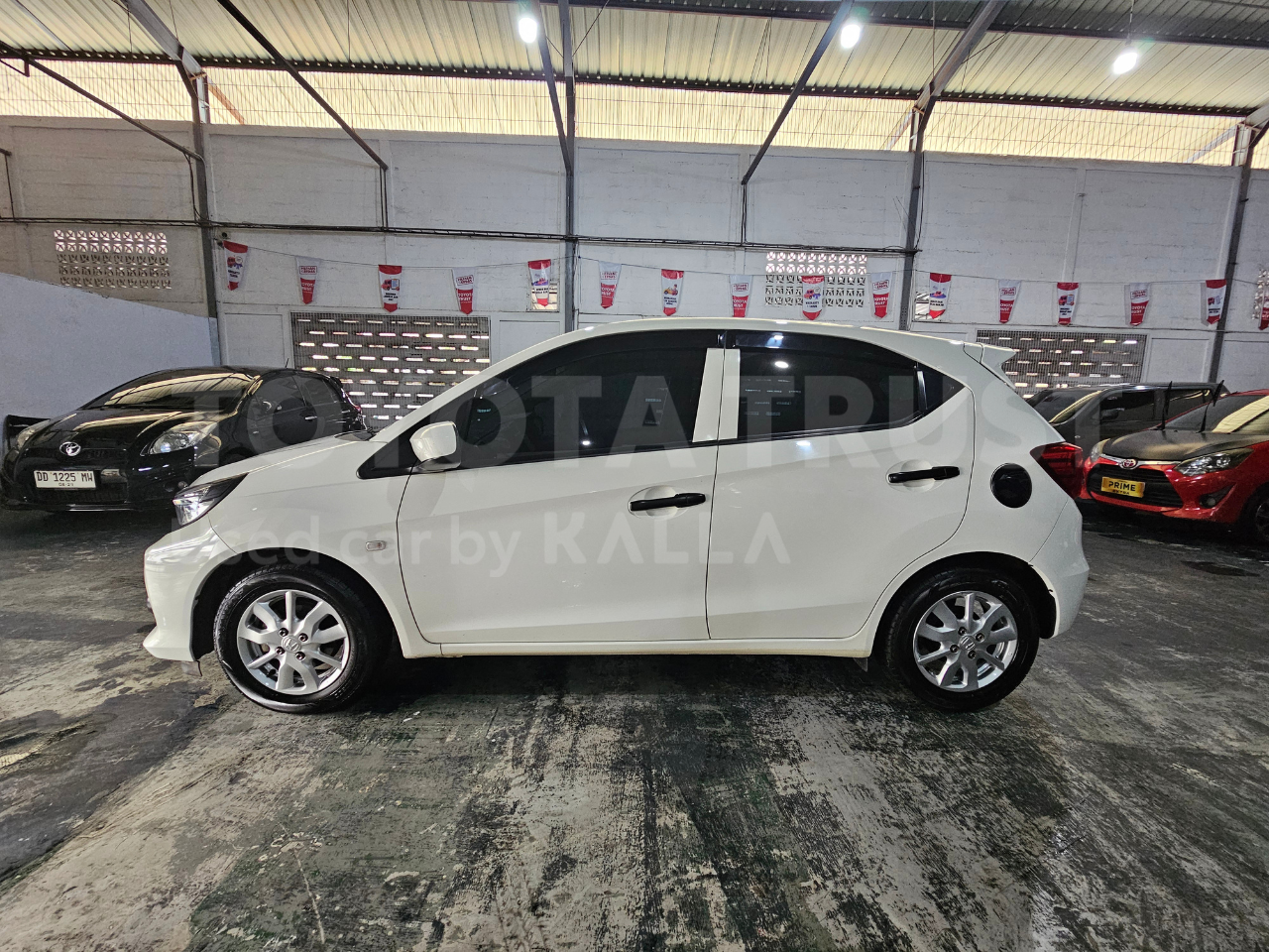 Foto Bagian Kiri Mobil