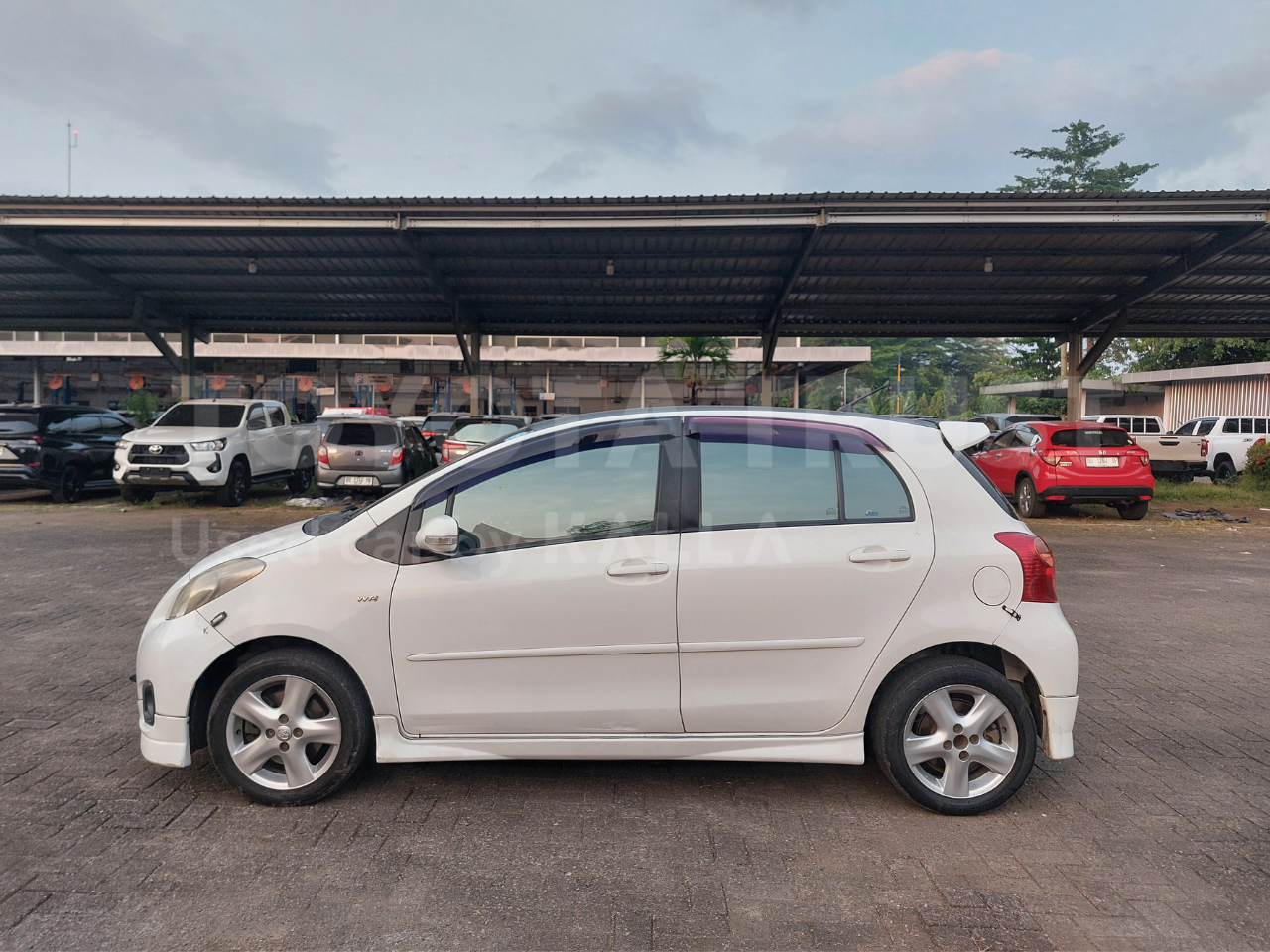 Foto Bagian Kiri Mobil
