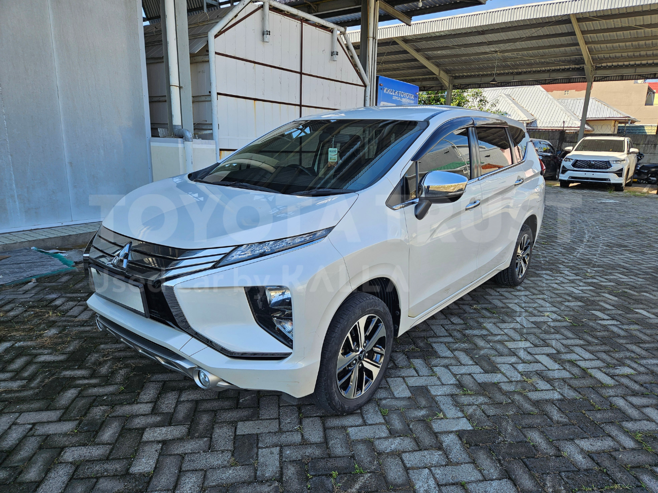 Foto Bagian Kiri Mobil