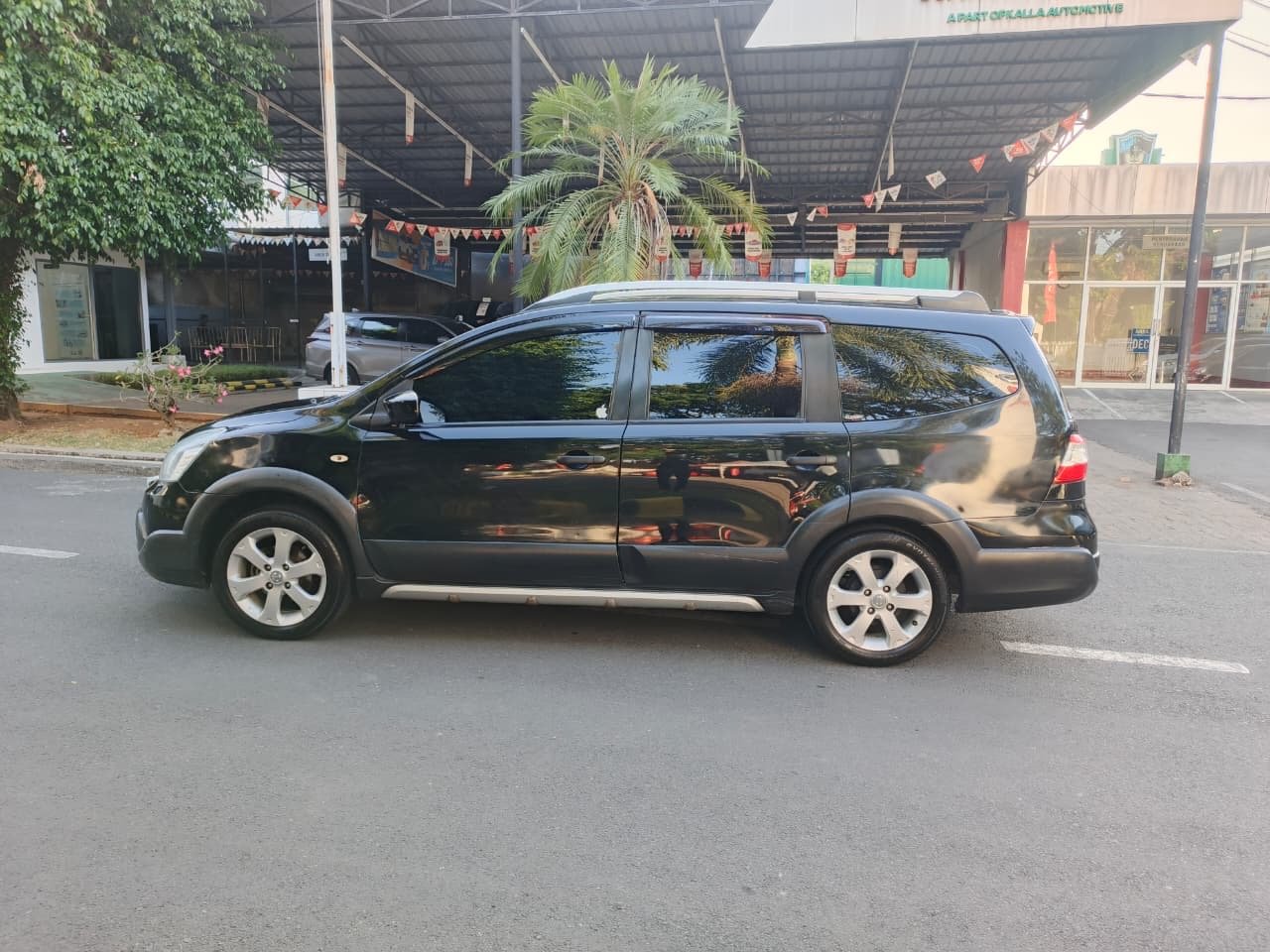 Foto Bagian Kiri Mobil