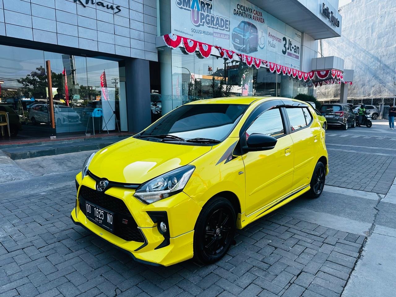 Foto Bagian Kiri Mobil