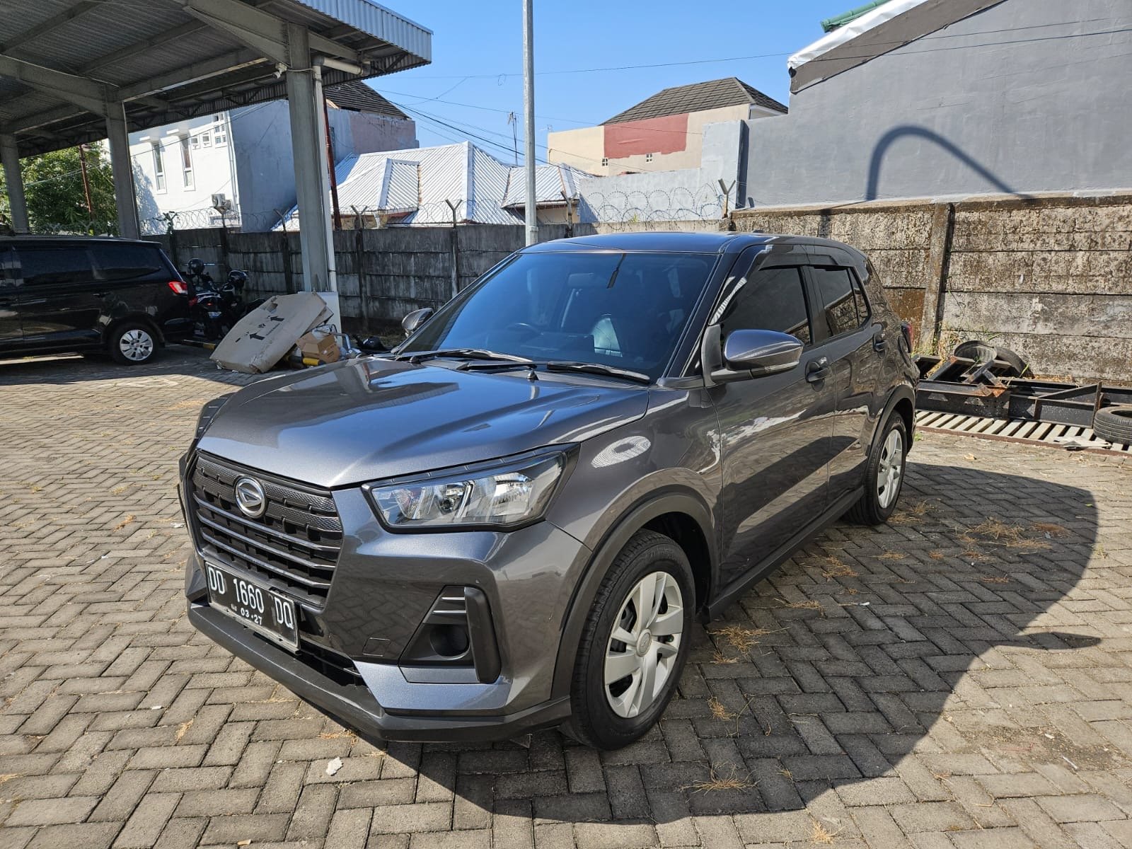 Foto Bagian Kiri Mobil