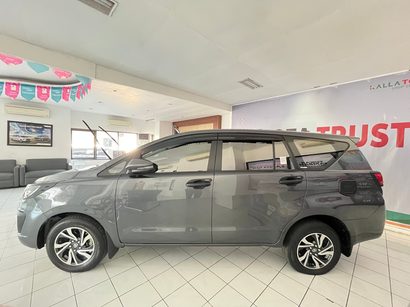 Foto Bagian Kiri Mobil