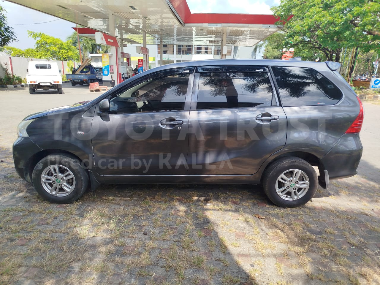 Foto Bagian Kiri Mobil