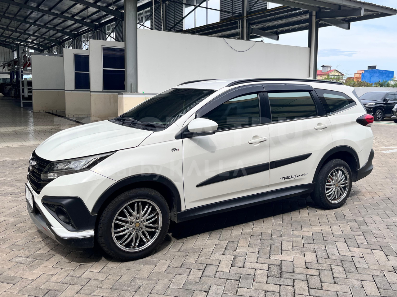 Foto Bagian Kiri Mobil