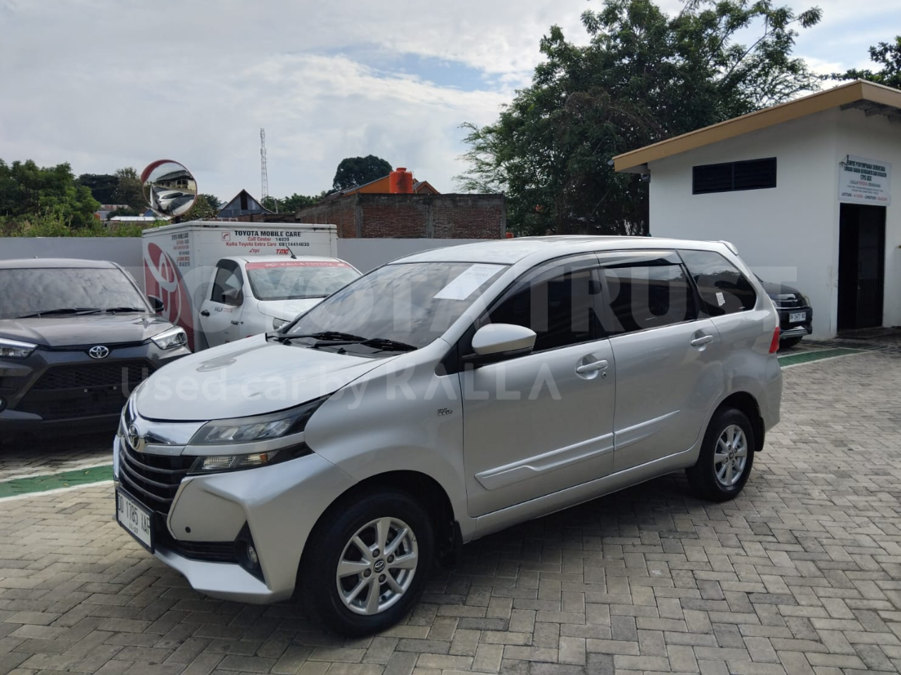 Foto Bagian Kiri Mobil