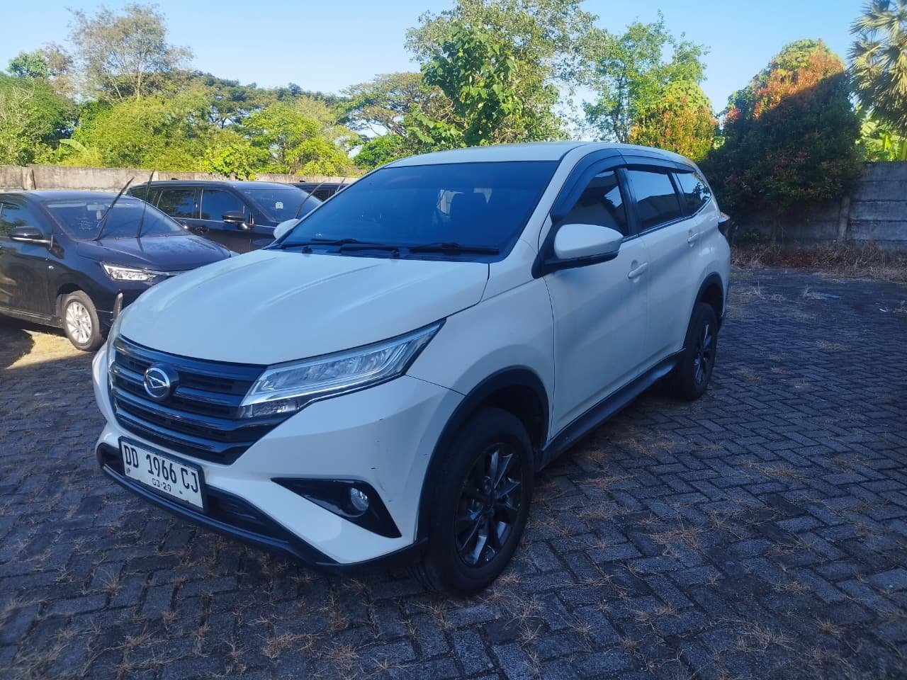 Foto Bagian Kiri Mobil