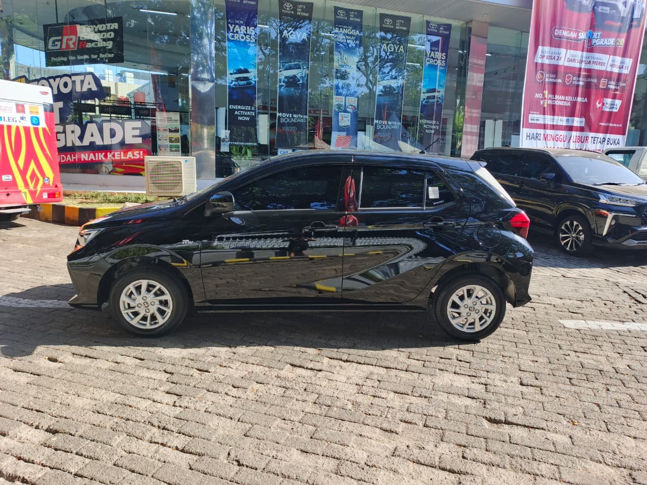 Foto Bagian Kiri Mobil