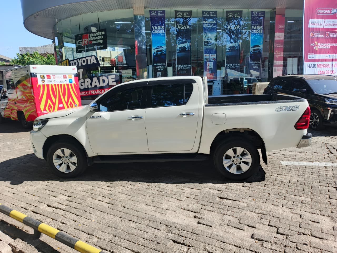 Foto Bagian Kiri Mobil