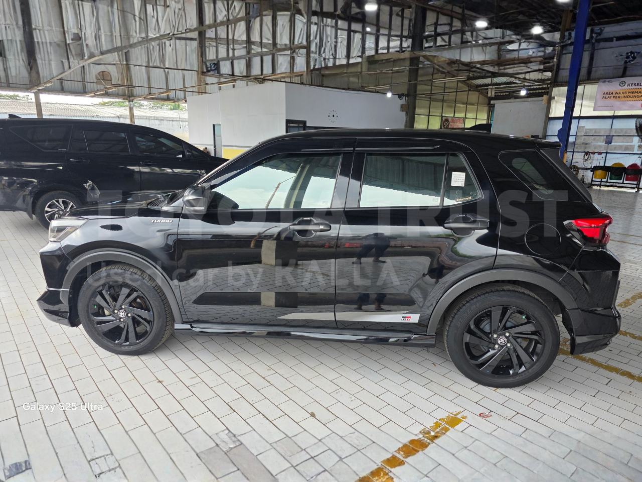 Foto Bagian Kiri Mobil