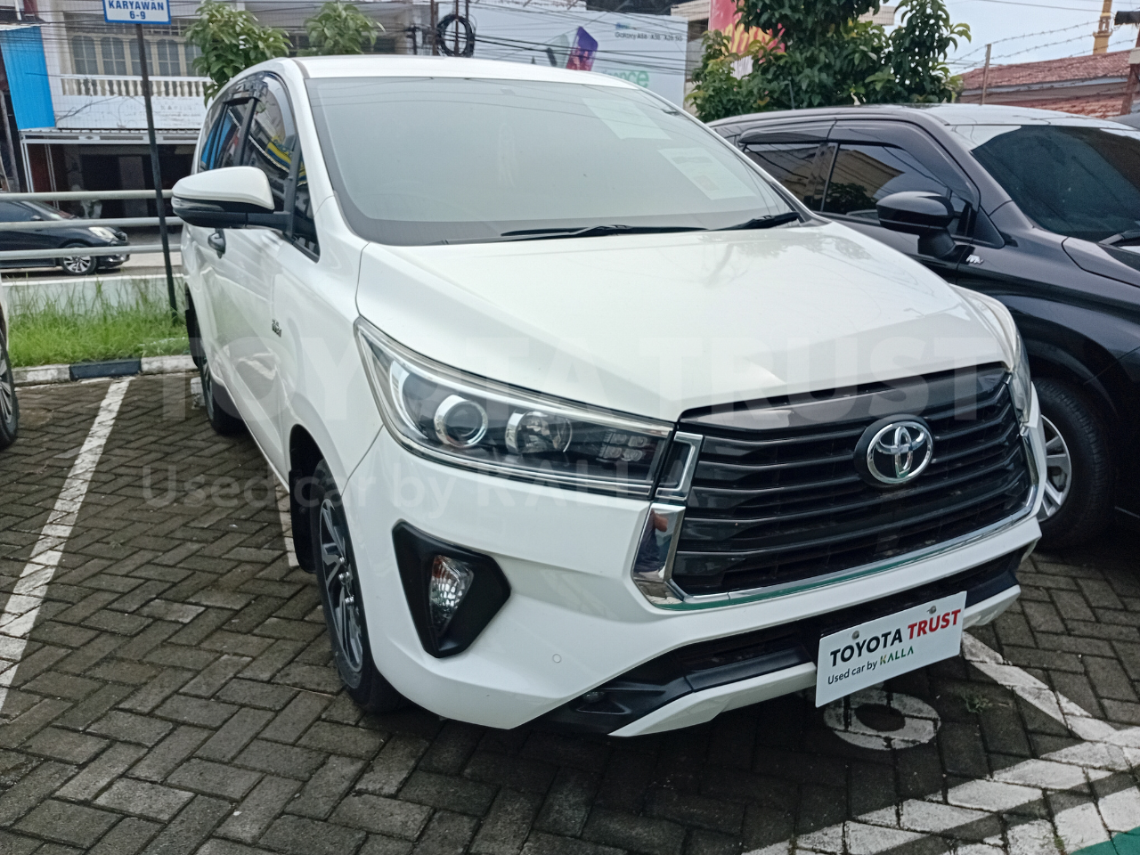 Foto Bagian Kiri Mobil