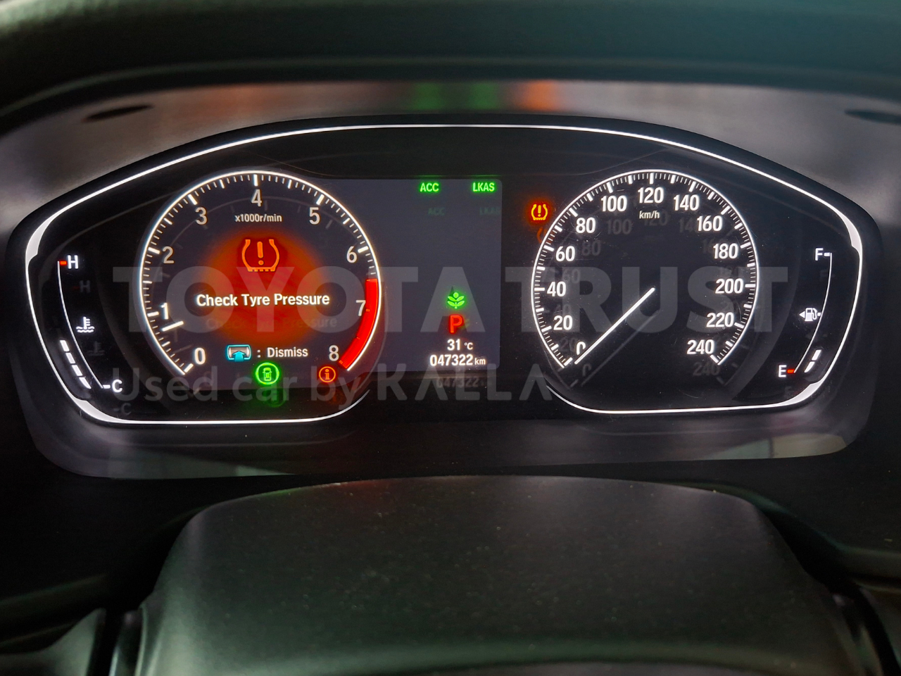 Foto Bagian Odometer Mobil