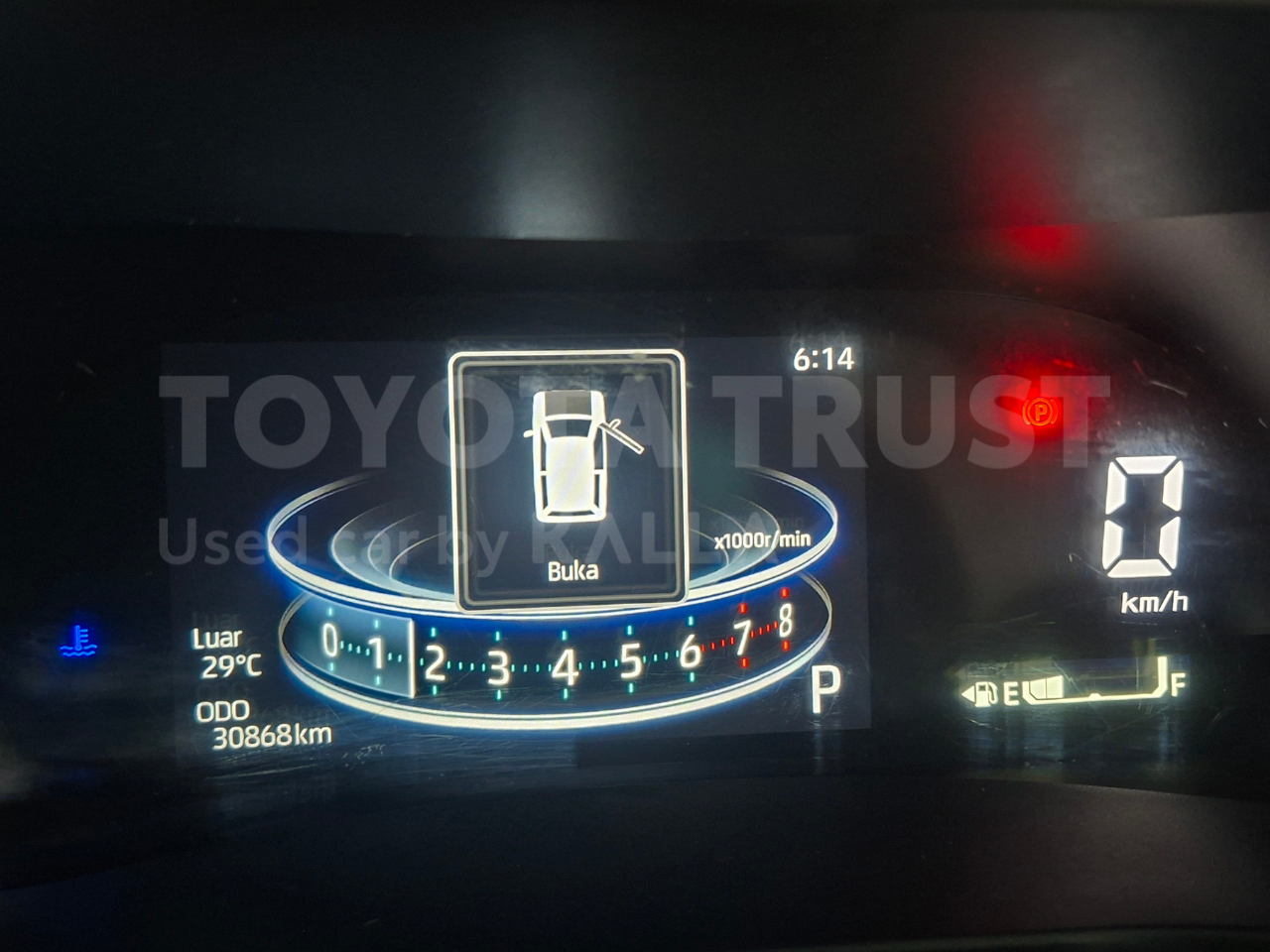 Foto Bagian Odometer Mobil