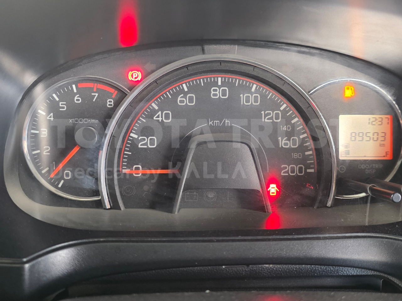 Foto Bagian Odometer Mobil